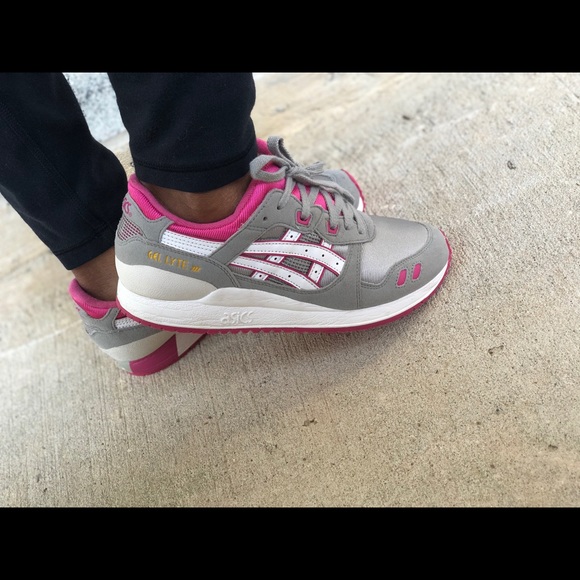 ASICS - Picture 3 of 3